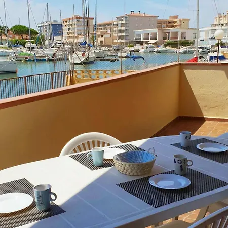 Comfortable In With Shared Pool - 54 Sqm * Roses