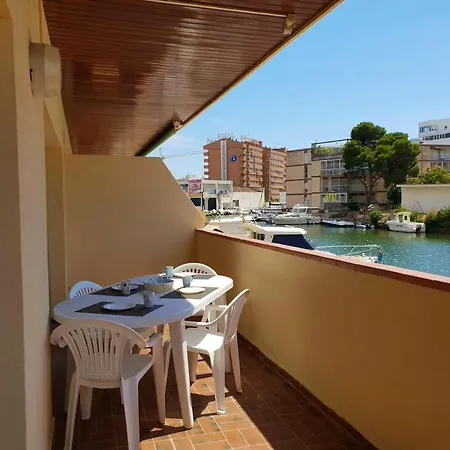 Comfortable In With Shared Pool - 54 Sqm Apartment