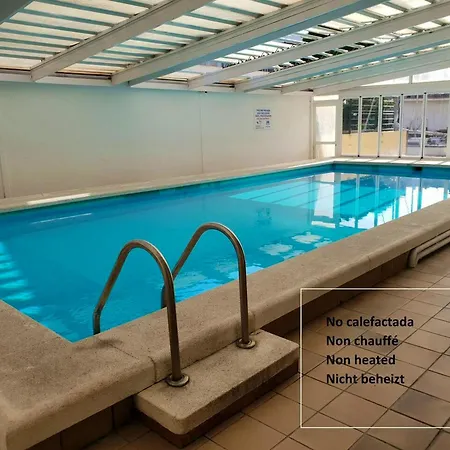Comfortable In With Shared Pool - 54 Sqm רוזס
